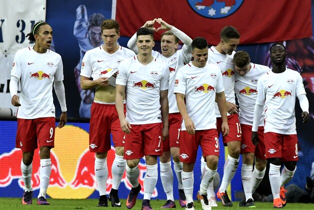 Leipzig's Swedish midfielder Emil Forsberg (C) makes a hear-sign after scoring the second goal during the German first division Bundesliga football match between RB Leipzig and Mainz 05 in Leipzig, on November 6, 2016.  / AFP / John MACDOUGALL / RESTRICTIONS: DURING MATCH TIME: DFL RULES TO LIMIT THE ONLINE USAGE TO 15 PICTURES PER MATCH AND FORBID IMAGE SEQUENCES TO SIMULATE VIDEO. == RESTRICTED TO EDITORIAL USE == FOR FURTHER QUERIES PLEASE CONTACT DFL DIRECTLY AT + 49 69 650050
        (Photo credit should read JOHN MACDOUGALL/AFP/Getty Images)