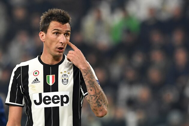 TURIN, ITALY - NOVEMBER 02:  Mario Mandzukic of Juventus gestures during the UEFA Champions League Group H match between Juventus and Olympique Lyonnais at Juventus Stadium on November 2, 2016 in Turin, Italy.  (Photo by Valerio Pennicino/Getty Images)