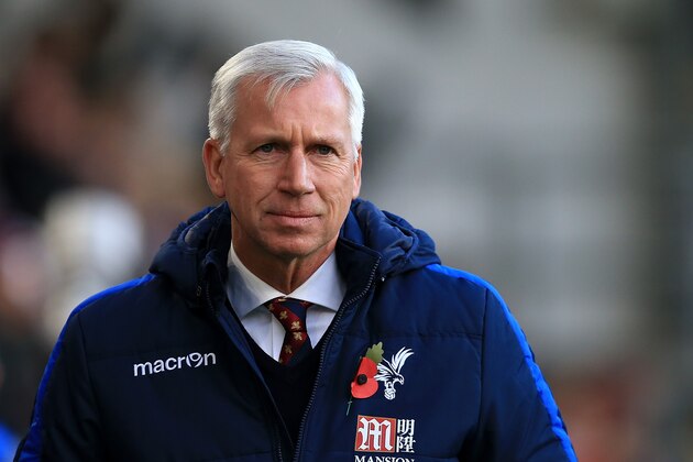 BURNLEY, ENGLAND - NOVEMBER 05:  Manager of Crystal Palace Alan Pardew during the Premier League match between Burnley and Crystal Palace at Turf Moor on November 5, 2016 in Burnley, England.  (Photo by Jan Kruger/Getty Images)