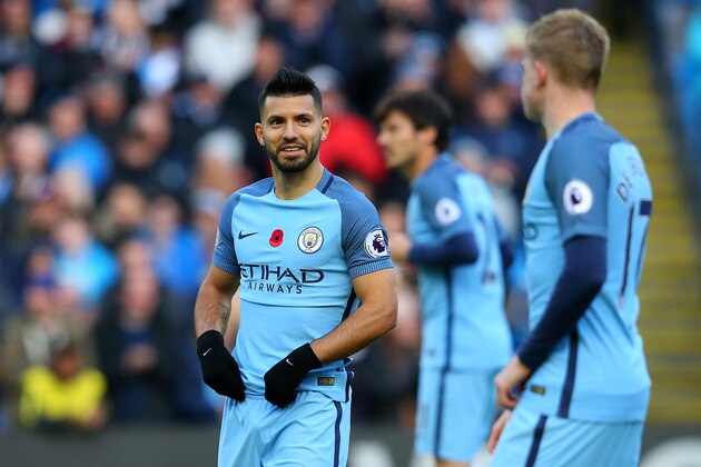 MANCHESTER, ENGLAND - NOVEMBER 05: Sergio Aguero of Manchester City (C) speaks to Kevin De Bruyne of Manchester City (R) during the Premier League match between Manchester City and Middlesbrough at Etihad Stadium on November 5, 2016 in Manchester, England.  (Photo by Alex Livesey/Getty Images)