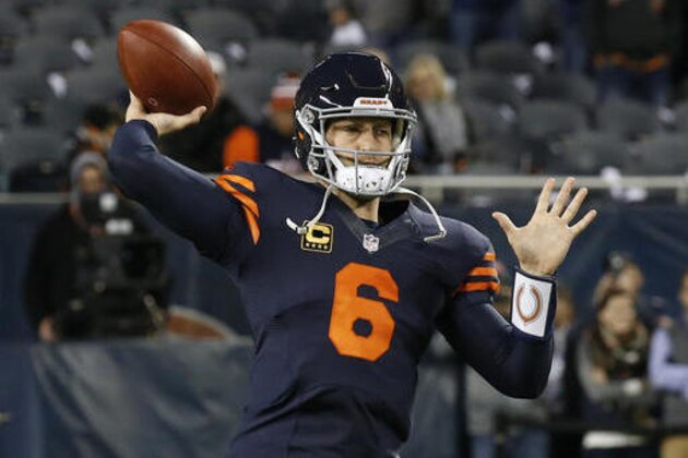 Chicago Bears quarterback Jay Cutler (6) throws during warmups before an NFL football game against the Minnesota Vikings in Chicago, Monday, Oct. 31, 2016. (AP Photo/Nam Y. Huh)