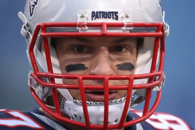 ORCHARD PARK, NY - OCTOBER 30: Rob Gronkowski #87 of the New England Patriots warms up before the start of NFL game action against the Buffalo Bills at New Era Field on October 30, 2016 in Orchard Park, New York. (Photo by Tom Szczerbowski/Getty Images)