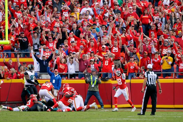 KANSAS CITY, MO - NOVEMBER 06:  The crowd reacts as the Kansas City Chiefs recover a fumble in the end zone during the game against the Jacksonville Jaguars at Arrowhead Stadium on November 6, 2016 in Kansas City, Missouri.  (Photo by Jamie Squire/Getty Images)