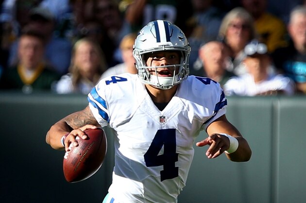 GREEN BAY, WI - OCTOBER 16: Dak Prescott #4 of the Dallas Cowboys scrambles in the first quarter against the Green Bay Packers at Lambeau Field on October 16, 2016 in Green Bay, Wisconsin. (Photo by Dylan Buell/Getty Images)