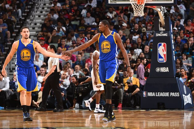 NEW ORLEANS, LA - OCTOBER 28:  Klay Thompson #11 and Kevin Durant #35 of the Golden State Warriors give five against the New Orleans Pelicans on October 28, 2016 at the Smoothie King Center in New Orleans, Louisiana. NOTE TO USER: User expressly acknowledges and agrees that, by downloading and or using this Photograph, user is consenting to the terms and conditions of the Getty Images License Agreement. Mandatory Copyright Notice: Copyright 2016 NBAE (Photo by Andrew D. Bernstein/NBAE via Getty Images)