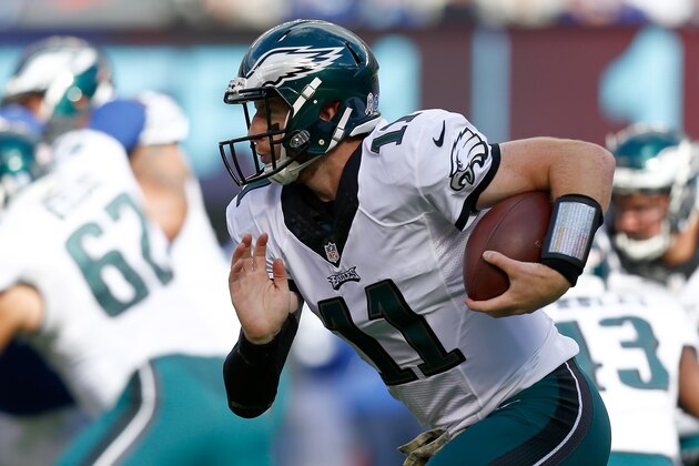 EAST RUTHERFORD, NJ - NOVEMBER 06:   Carson Wentz #11 of the Philadelphia Eagles runs the ball against the New York Giants during the first half of the game at MetLife Stadium on November 6, 2016 in East Rutherford, New Jersey.  (Photo by Jeff Zelevansky/Getty Images)