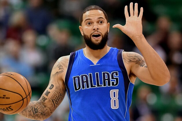 SALT LAKE CITY, UT - NOVEMBER 02: Deron Williams #8 of the Dallas Mavericks gestures to his teammates as he brings the ball up court in the first half against the Utah Jazz at Vivint Smart Home Arena on November 2, 2016 in Salt Lake City, Utah. NOTE TO USER: User expressly acknowledges and agrees that, by downloading and or using this photograph, User is consenting to the terms and conditions of the Getty Images License Agreement. (Photo by Gene Sweeney Jr/Getty Images)