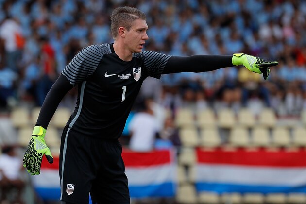 HAVANA, CUBA - OCTOBER 07:  Goalkeeper Ethan Horvath #1 of the United States converses with his team during the match against Cuba at Estadio Pedro Marrero on October 7, 2016 in Havana, Cuba.  (Photo by Kevin C. Cox/Getty Images)