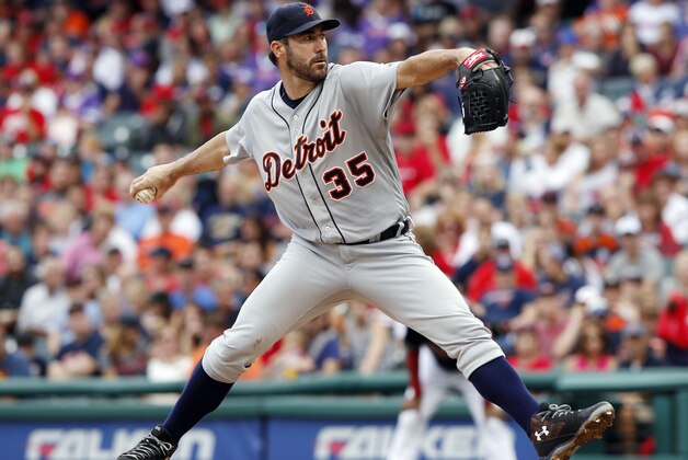 CLEVELAND, OH - SEPTEMBER 17: Justin Verlander #35 of the Detroit Tigers pitches against the Cleveland Indians in the second inning at Progressive Field on September 17, 2016 in Cleveland, Ohio. (Photo by David Maxwell/Getty Images)