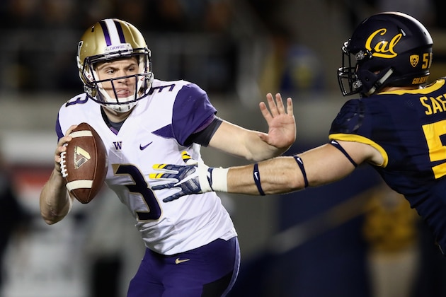 BERKELEY, CA - NOVEMBER 05:  Jake Browning #3 of the Washington Huskies is pressured by Cameron Saffle #51 of the California Golden Bears at California Memorial Stadium on November 5, 2016 in Berkeley, California.  (Photo by Ezra Shaw/Getty Images)