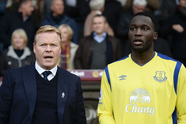Everton's Dutch manager Ronald Koeman (L) stands with Everton's Belgian striker Romelu Lukaku (R) ahead of the English Premier League football match between Burnley and Everton at Turf Moor in Burnley, north west England on October 22, 2016. / AFP / OLI SCARFF / RESTRICTED TO EDITORIAL USE. No use with unauthorized audio, video, data, fixture lists, club/league logos or 'live' services. Online in-match use limited to 75 images, no video emulation. No use in betting, games or single club/league/player publications.  /         (Photo credit should read OLI SCARFF/AFP/Getty Images)