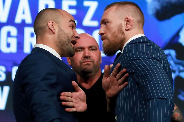 NEW YORK, NY - SEPTEMBER 27:  Conor McGregor and Eddie Alvarez face-off as UFC president Dana White breaks them up at the UFC 205 press conference at The Theater at Madison Square Garden on September 27, 2016 in New York City.  (Photo by Michael Reaves/Getty Images)