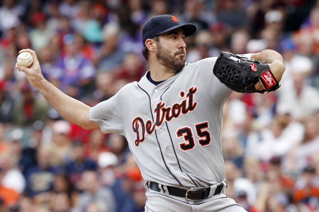 CLEVELAND, OH - SEPTEMBER 17: Justin Verlander #35 of the Detroit Tigers pitches against the Cleveland Indians in the second inning at Progressive Field on September 17, 2016 in Cleveland, Ohio. (Photo by David Maxwell/Getty Images)