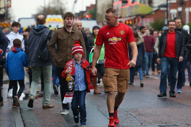MANCHESTER, ENGLAND - OCTOBER 29:  Supporters arrive at Old Trafford prior to the Premier League match between Manchester United and Burnley at Old Trafford on October 29, 2016 in Manchester, England.  (Photo by Alex Livesey/Getty Images)