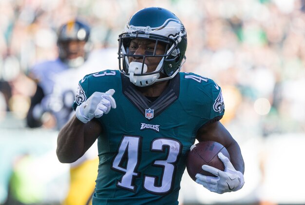 Sep 25, 2016; Philadelphia, PA, USA; Philadelphia Eagles running back Darren Sproles (43) runs after a catch against the Pittsburgh Steelers during the first quarter at Lincoln Financial Field. Mandatory Credit: Bill Streicher-USA TODAY Sports