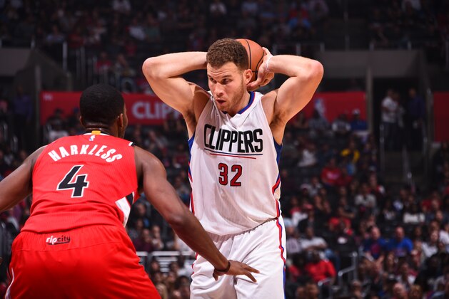 LOS ANGELES, CA - NOVEMBER 9:  Blake Griffin #32 of the Los Angeles Clippers handles the ball against the Portland Trail Blazers on November 9, 2016 at STAPLES Center in Los Angeles, California. NOTE TO USER: User expressly acknowledges and agrees that, by downloading and/or using this Photograph, user is consenting to the terms and conditions of the Getty Images License Agreement. Mandatory Copyright Notice: Copyright 2016 NBAE (Photo by Juan Ocampo/NBAE via Getty Images)