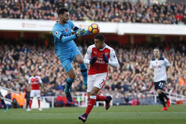Arsenal's Alexis Sanchez, right, has a shot blocked by Tottenham's goalkeeper Hugo Lloris during the English Premier League soccer match between Arsenal and Tottenham Hotspur at Emirates stadium in London, Sunday, Nov. 6, 2016. (AP Photo/Kirsty Wigglesworth)