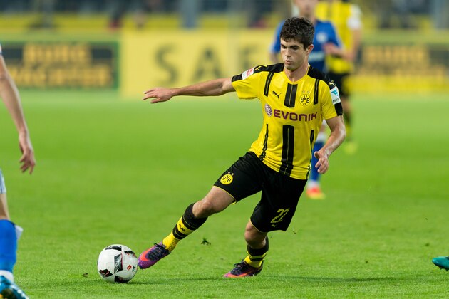 Dortmund, Germany 14.10.2016, 1.Bundesliga 9. Spieltag, BV Borussia Dortmund - FC Schalke 04, Christian Pulisic (BVB)   (Photo by TF-Images/Getty Images)