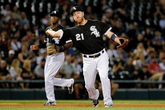 CHICAGO, IL - AUGUST 19: Todd Frazier #21 of the Chicago White Sox throws to first base against the Oakland Athletics during the sixth inning at U.S. Cellular Field on August 19, 2016 in Chicago, Illinois.  (Photo by Jon Durr/Getty Images)