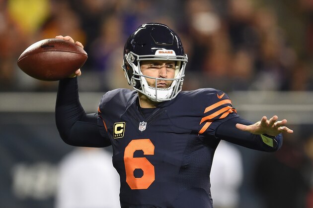 CHICAGO, IL - OCTOBER 31:  Jay Cutler #6 of the Chicago Bears throws a pass during the first half against the Minnesota Vikings at Soldier Field on October 31, 2016 in Chicago, Illinois.  (Photo by Stacy Revere/Getty Images)