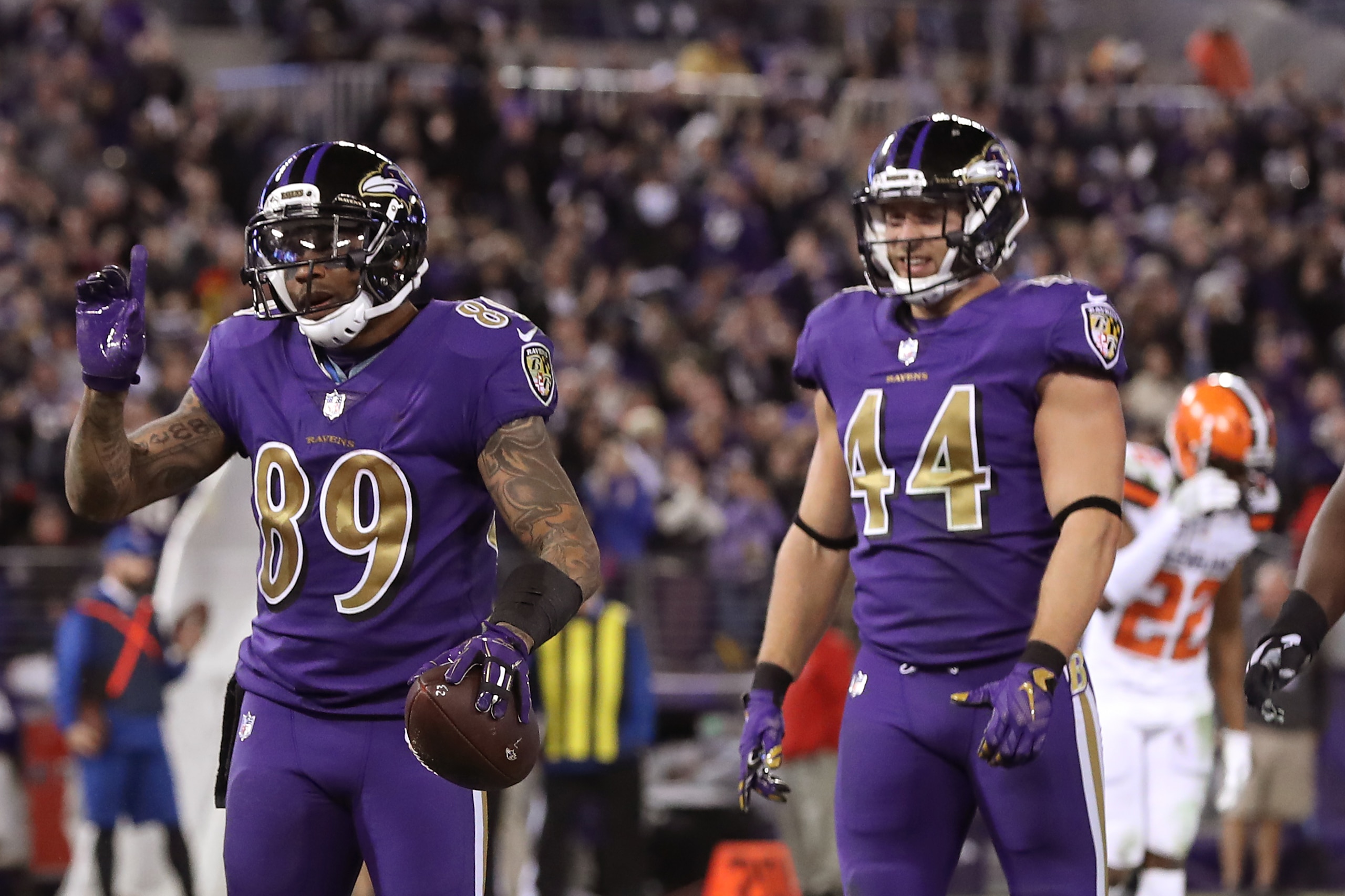 BALTIMORE, MD - NOVEMBER 10: Wide receiver Steve Smith #89 of the Baltimore Ravens celebrates a third quarter touchdown with teammate fullback Kyle Juszczyk #44 against the Cleveland Browns at M&T Bank Stadium on November 10, 2016 in Baltimore, Maryland. (Photo by Rob Carr/Getty Images)