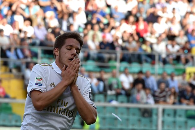 PALERMO, ITALY - NOVEMBER 06:  Mario Pasalic of Milan shows his dejection after missing a goal during the Serie A match between US Citta di Palermo and AC Milan at Stadio Renzo Barbera on November 6, 2016 in Palermo, Italy.  (Photo by Tullio M. Puglia/Getty Images)