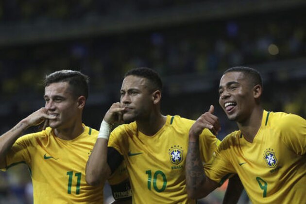Brazil's Neymar, center, celebrates with teammates Philippe Coutinho, left, and Gabriel Jesus after scoring his side's second goal against Argentina during a 2018 World Cup qualifying soccer match at the Estadio Mineirao in Belo Horizonte, Brazil, Thursday Nov. 10, 2016.(AP Photo/Leo Correa)