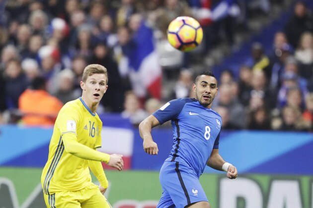 PARIS, FRANCE - NOVEMBER 11: Emil Kraft of Sweden and Dimitri Payet of France in action during the FIFA 2018 World Cup Qualifier between France and Sweden at Stade de France on November 11, 2016 in Paris, France. (Photo by Nils Petter Nilsson/Getty Images)
