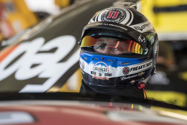 Nov 11, 2016; Avondale, AZ, USA; Sprint Cup Series driver Kevin Harvick (4) during practice for the Can-Am 500 at Phoenix International Raceway. Mandatory Credit: Jerome Miron-USA TODAY Sports