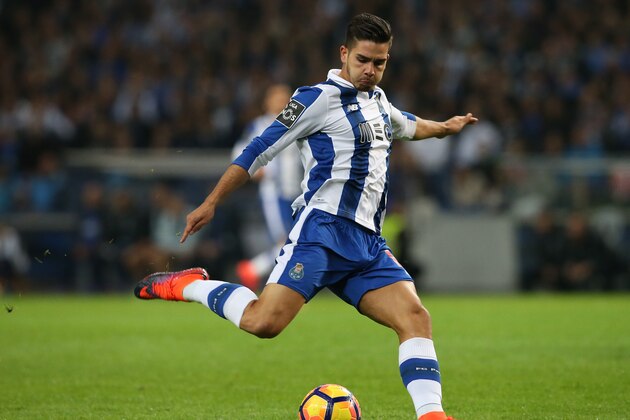 PORTO, PORTUGAL - NOVEMBER 6: FC Porto's forward Andre Silva in action during the Primeira Liga match between FC Porto and SL Benfica at Estadio do Dragao on November 6, 2016 in Porto, Portugal.  (Photo by Gualter Fatia/Getty Images)