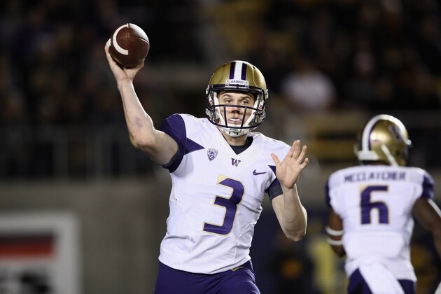 BERKELEY, CA - NOVEMBER 05:  Jake Browning #3 of the Washington Huskies passes the ball against the California Golden Bears at California Memorial Stadium on November 5, 2016 in Berkeley, California.  (Photo by Ezra Shaw/Getty Images)