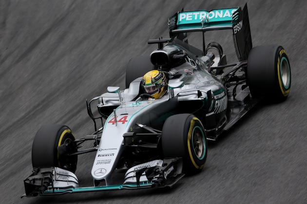 SAO PAULO, BRAZIL - NOVEMBER 12:  Lewis Hamilton of Great Britain driving the (44) Mercedes AMG Petronas F1 Team Mercedes F1 WO7 Mercedes PU106C Hybrid turbo during final practice for the Formula One Grand Prix of Brazil at Autodromo Jose Carlos Pace on November 12, 2016 in Sao Paulo, Brazil.  (Photo by Friedemann Vogel/Getty Images)