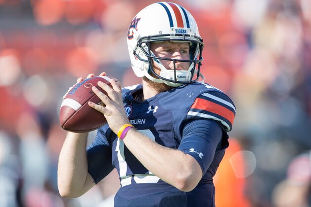AUBURN, AL - NOVEMBER 5: Quarterback Sean White