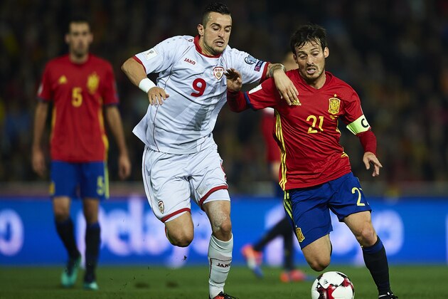 GRANADA, SPAIN - NOVEMBER 12:  David Silva of Spain (R) being followed by Elija Nestorovski of FYR Macedonia during the FIFA 2018 World Cup Qualifier between Spain and FYR Macedonia at  on November 12, 2016 in Granada, .  (Photo by Aitor Alcalde Colomer/Getty Images)