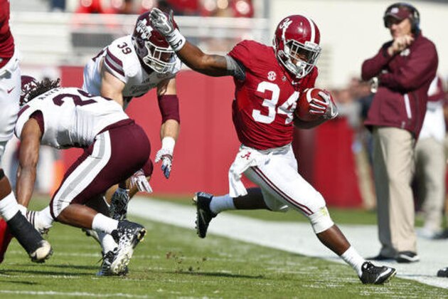 Alabama defensive back Nate Staskelunas avoids the side line against Mississippi State during the first half of an NCAA college football game, Saturday, Nov. 12, 2016, in Tuscaloosa, Ala. (AP Photo/Brynn Anderson)