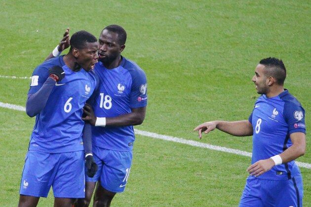 PARIS, FRANCE - NOVEMBER 11:  Paul Pogba of France celebrate his goal with Moussa Sissoko #18 and Dimitri Payet #8 during the Qualifying Groupe A FIFA World Cup 2018 between France and Sweden at Stade de France on november 11, 2016 in Paris, France.  (Photo by Xavier Laine/Getty Images)