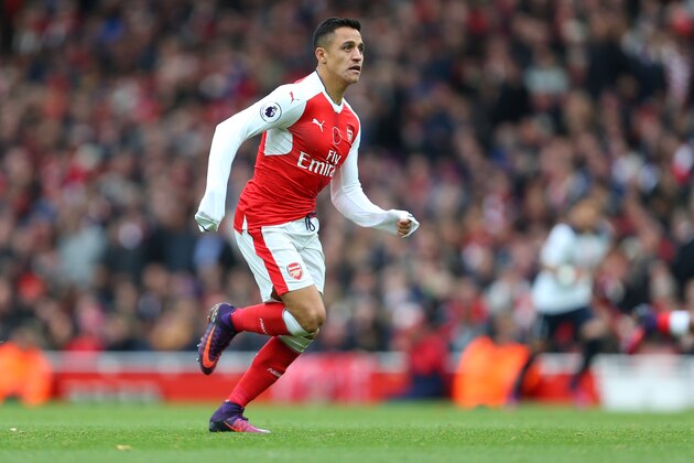 LONDON, ENGLAND - NOVEMBER 06: Alexis Sanchez of Arsenal during the Premier League match between Arsenal and Tottenham Hotspur at Emirates Stadium on November 6, 2016 in London, England. (Photo by Catherine Ivill - AMA/Getty Images)