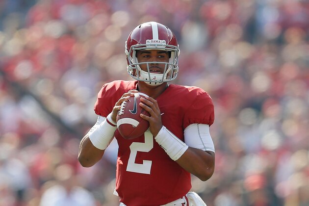 TUSCALOOSA, AL - NOVEMBER 12:  Jalen Hurts #2 of the Alabama Crimson Tide looks to pass against the Mississippi State Bulldogs at Bryant-Denny Stadium on November 12, 2016 in Tuscaloosa, Alabama.  (Photo by Kevin C. Cox/Getty Images)