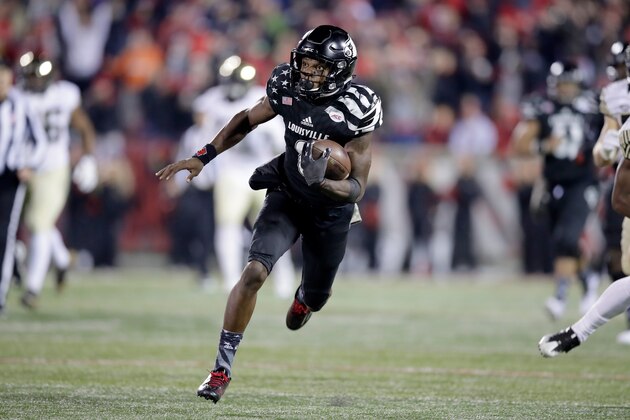 LOUISVILLE, KY - NOVEMBER 12:  Lamar Jackson #8 of the Louisville Cardinals runs with the ball during the game against the Wake Forest Deamon Deacons at Papa John's Cardinal Stadium on November 12, 2016 in Louisville, Kentucky.  (Photo by Andy Lyons/Getty Images)