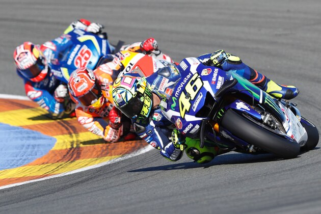 (LtoR) Team Suzuki ECSTAR Maverick Vinales, Repsol Honda Team's Spanish rider Marc Marquez and Movistar Yamaha MotoGP's Italian rider Valentino Rossi compete during the MotoGP race of the Spanish Grand Prix at the Jerez racetrack in Jerez de la Frontera on April 24, 2016. / AFP / Javier SORIANO        (Photo credit should read JAVIER SORIANO/AFP/Getty Images)