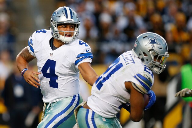 PITTSBURGH, PA - NOVEMBER 13:  Dak Prescott #4 hands the ball off to Ezekiel Elliott #21 of the Dallas Cowboys in the first quarter during the game against the Pittsburgh Steelers at Heinz Field on November 13, 2016 in Pittsburgh, Pennsylvania. (Photo by Justin K. Aller/Getty Images)