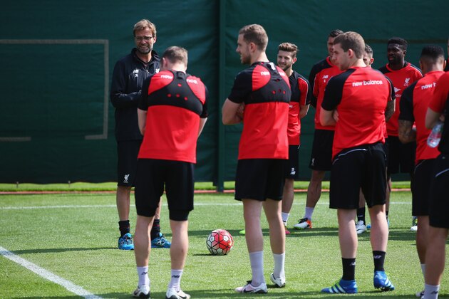 LIVERPOOL, ENGLAND - MAY 13:  Jurgen Klopp, manager of Liverpool talks to his players during a training session at the Liverpool UEFA Europa League Cup Final Media Day at Melwood Training Ground on May 13, 2016 in Liverpool, England.  (Photo by Alex Livesey/Getty Images)
