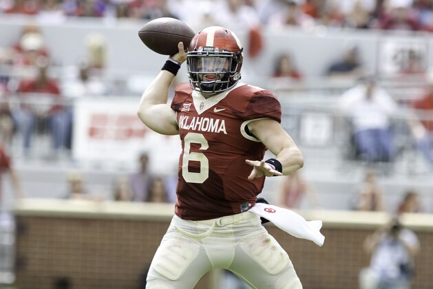 NORMAN, OK - OCTOBER 15: Quarterback Baker Mayfield #6 of the Oklahoma Sooners throws a pass against the Kansas State Wildcats at Gaylord Family Oklahoma Memorial Stadium on October 15, 2016 in Norman, Oklahoma. (Photo by Joshua Gateley/Getty Images)