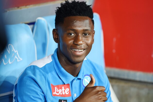 NAPLES, ITALY - AUGUST 27:  Amadou Diawara of Napoli on the bench before the Serie A match between SSC Napoli and AC Milan at Stadio San Paolo on August 27, 2016 in Naples, Italy.  (Photo by Francesco Pecoraro/Getty Images)