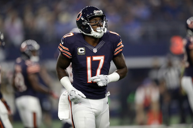 ARLINGTON, TX - SEPTEMBER 25:  Alshon Jeffery #17 of the Chicago Bears at AT&T Stadium on September 25, 2016 in Arlington, Texas.  (Photo by Ronald Martinez/Getty Images)