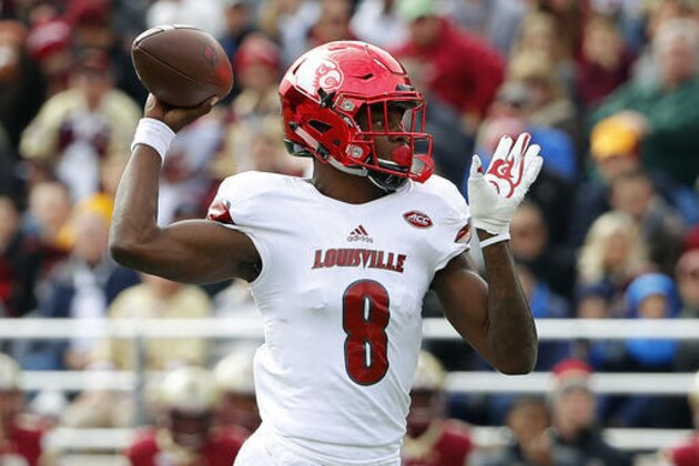 Louisville quarterback Lamar Jackson throws during the first half of an NCAA football game against the Boston College at Alumni Stadium in Boston, Mass. Saturday, Nov. 5, 2016. (AP Photo/Winslow Townson)