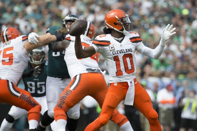 PHILADELPHIA, PA - SEPTEMBER 11: Robert Griffin III #10 of the Cleveland Browns plays against the Philadelphia Eagles at Lincoln Financial Field on September 11, 2016 in Philadelphia, Pennsylvania. The Eagles defeated the Browns 29-10. (Photo by Mitchell Leff/Getty Images)