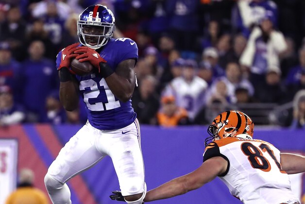 EAST RUTHERFORD, NJ - NOVEMBER 14:  Landon Collins #21 of the New York Giants intercepts a ball intended for Tyler Kroft #81 of the Cincinnati Bengals during the fourth quarter of the game at MetLife Stadium on November 14, 2016 in East Rutherford, New Jersey.  (Photo by Al Bello/Getty Images)