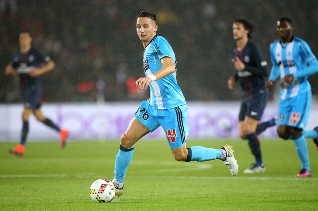 PARIS, FRANCE - OCTOBER 23: Florian Thauvin of OM in action during the French Ligue 1 match between Paris Saint-Germain (PSG and Olympique de Marseille (OM) at Parc des Princes stadium on October 23, 2016 in Paris, France. (Photo by Jean Catuffe/Getty Images)