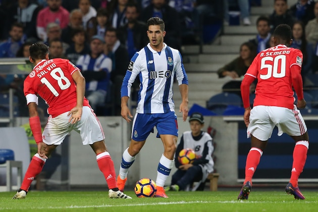 PORTO, PORTUGAL - NOVEMBER 6:  FC Porto's forward Andre Silva in action during the Primeira Liga match between FC Porto and SL Benfica at Estadio do Dragao on November 6, 2016 in Porto, Portugal.  (Photo by Gualter Fatia/Getty Images)